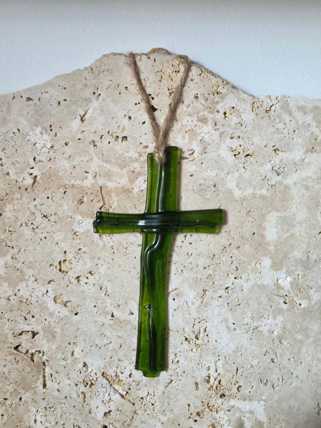 Croix murale en verre recyclé