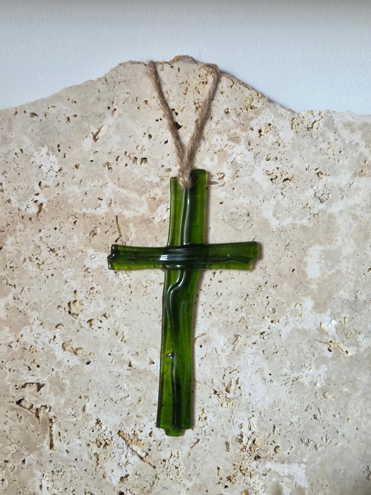 Croix murale en verre recyclé