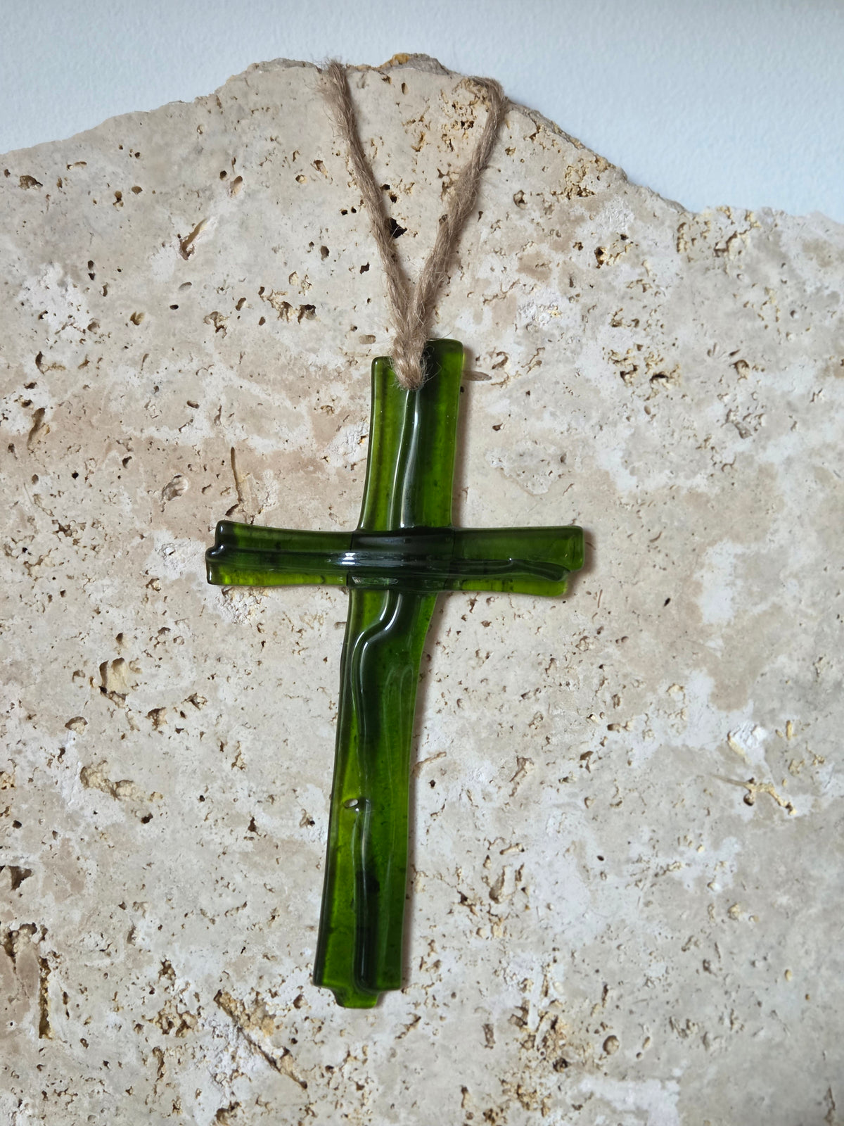 Croix murale en verre recyclé