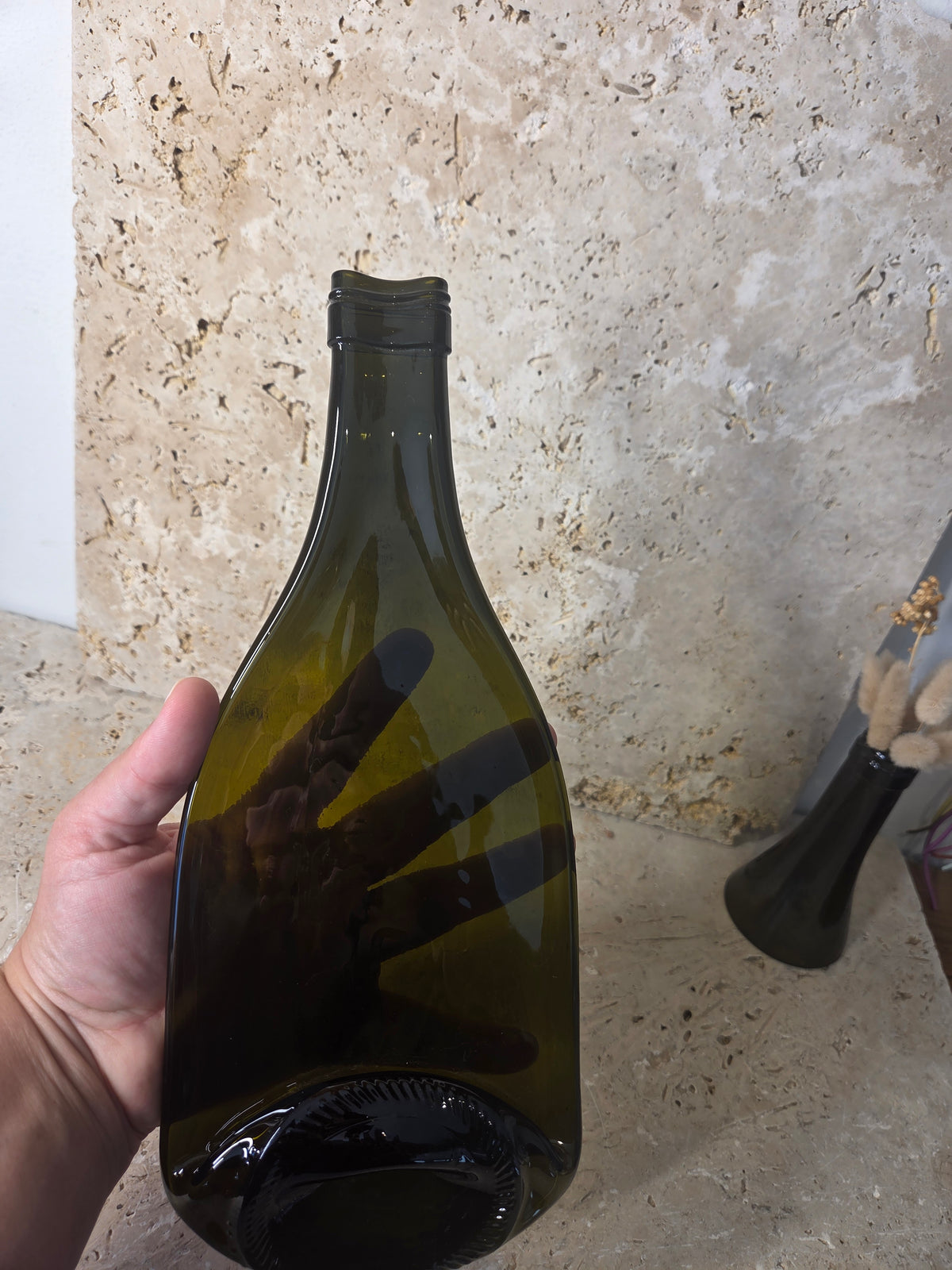 Plateau apéritif en bouteille de vin recyclée