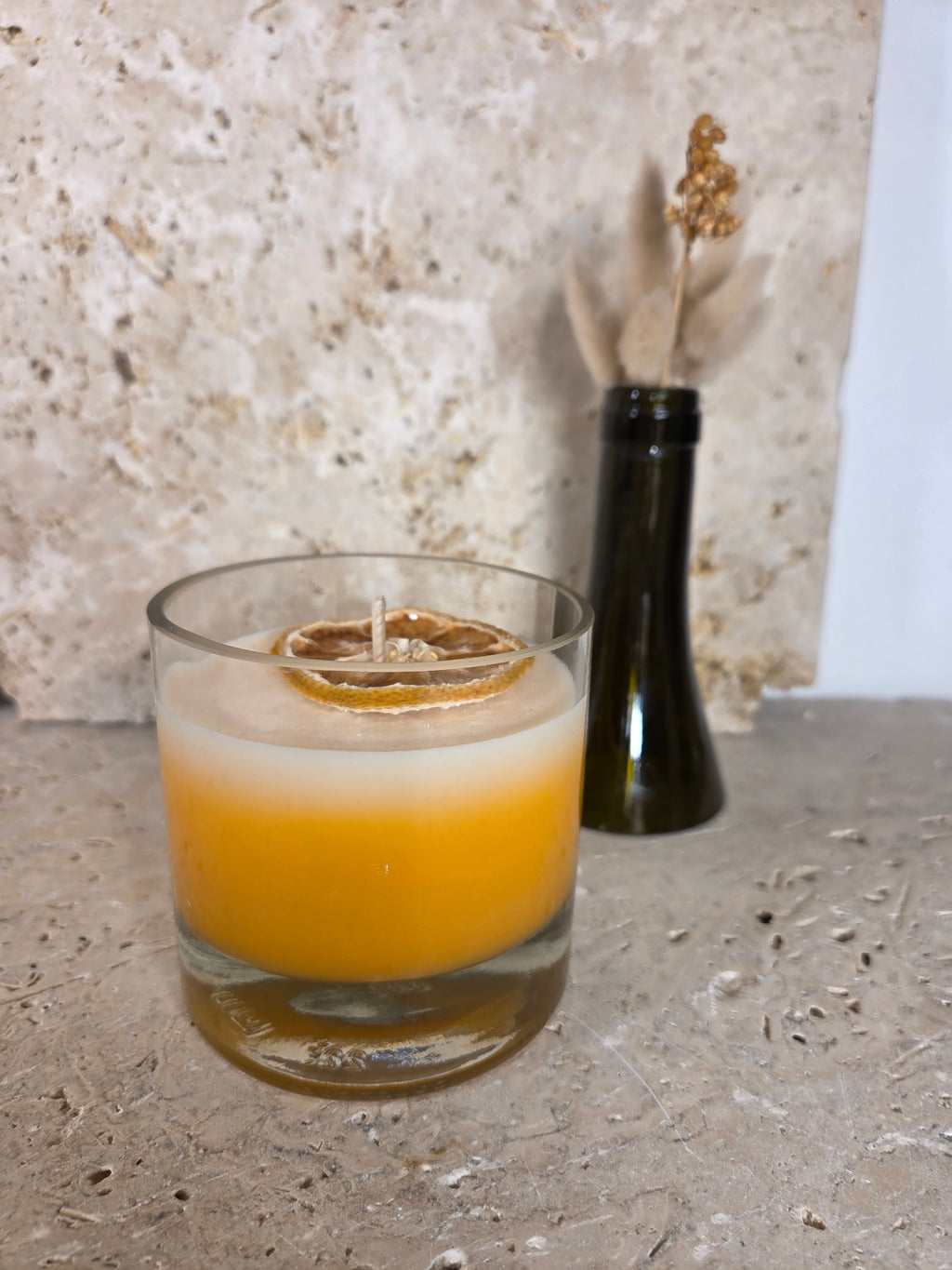 Bougie zeste d'agrumes-réalisée dans une ancienne bouteille de "Les liqueurs de casinca"