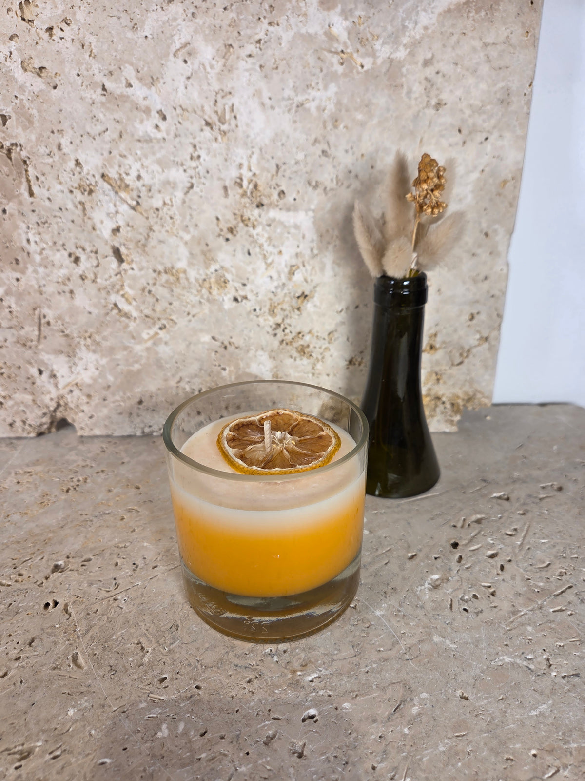 Bougie zeste d'agrumes-réalisée dans une ancienne bouteille de "Les liqueurs de casinca"