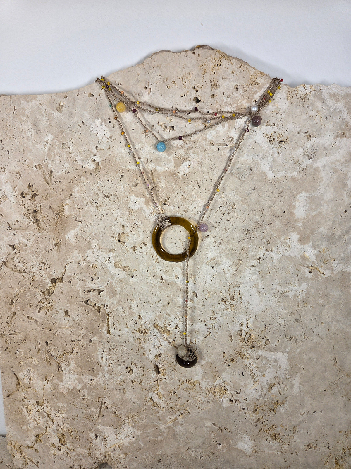 Collier en verre de bouteille