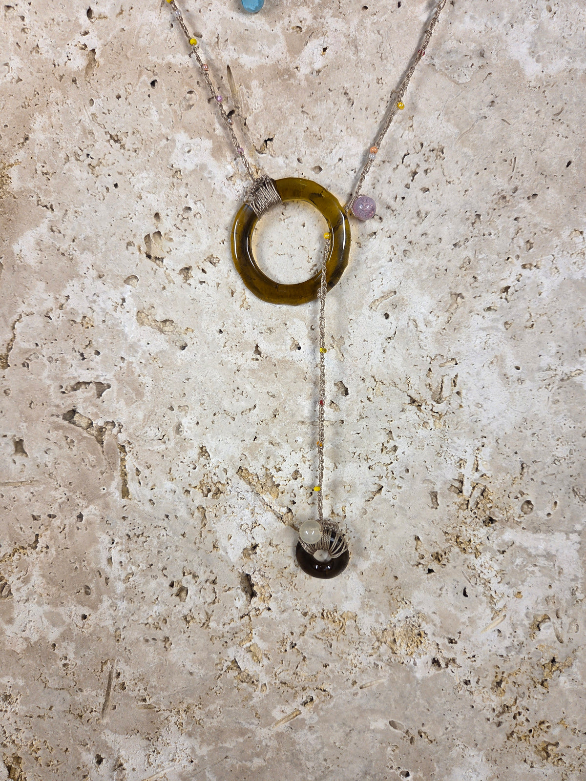 Collier en verre de bouteille