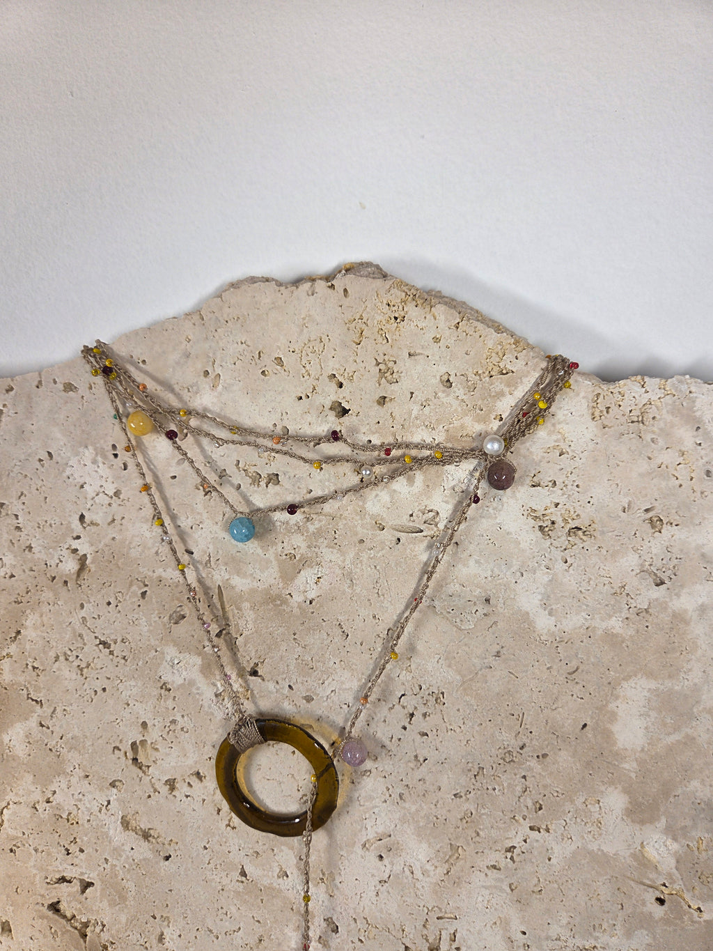 Collier en verre de bouteille