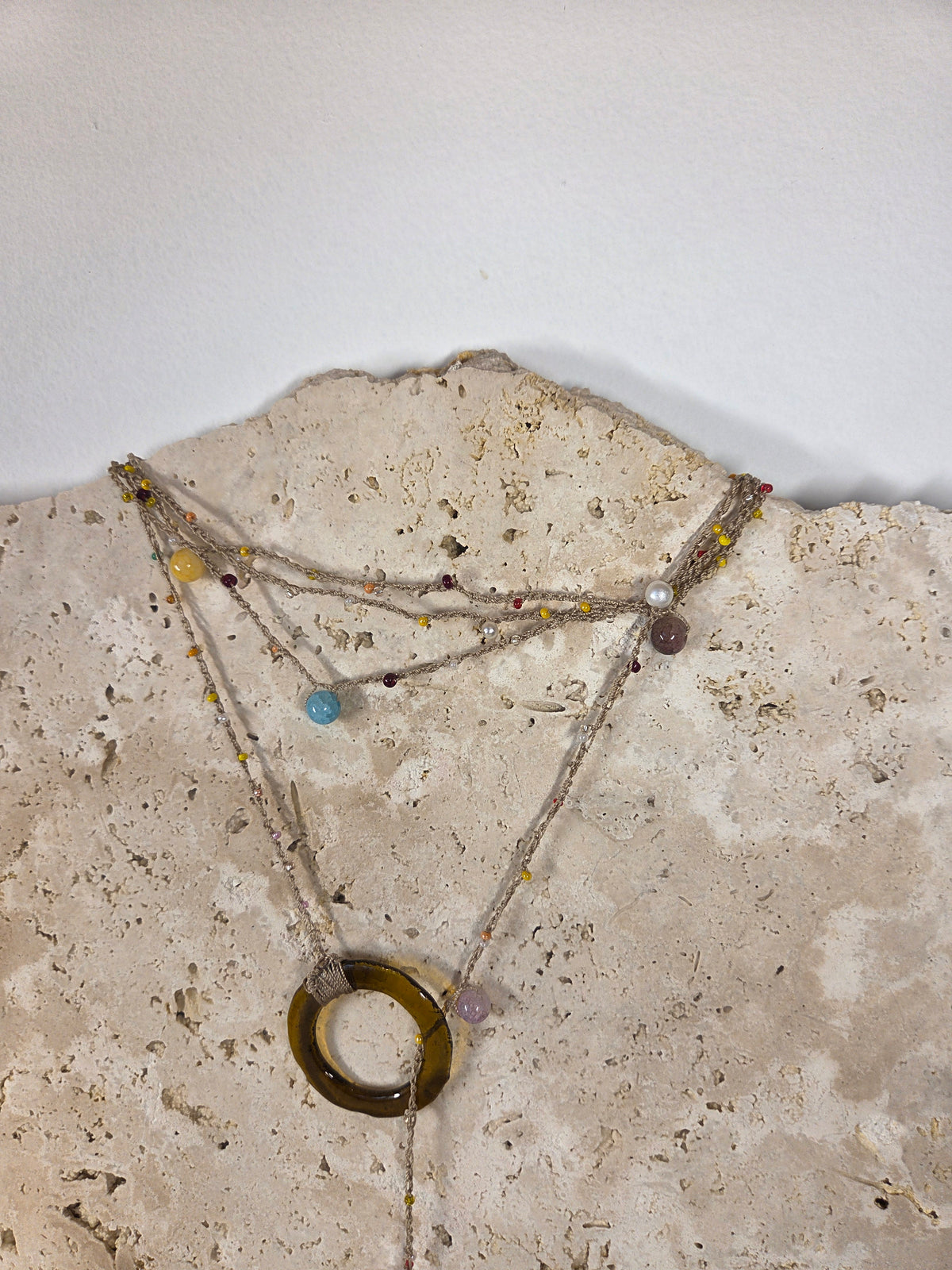 Collier en verre de bouteille