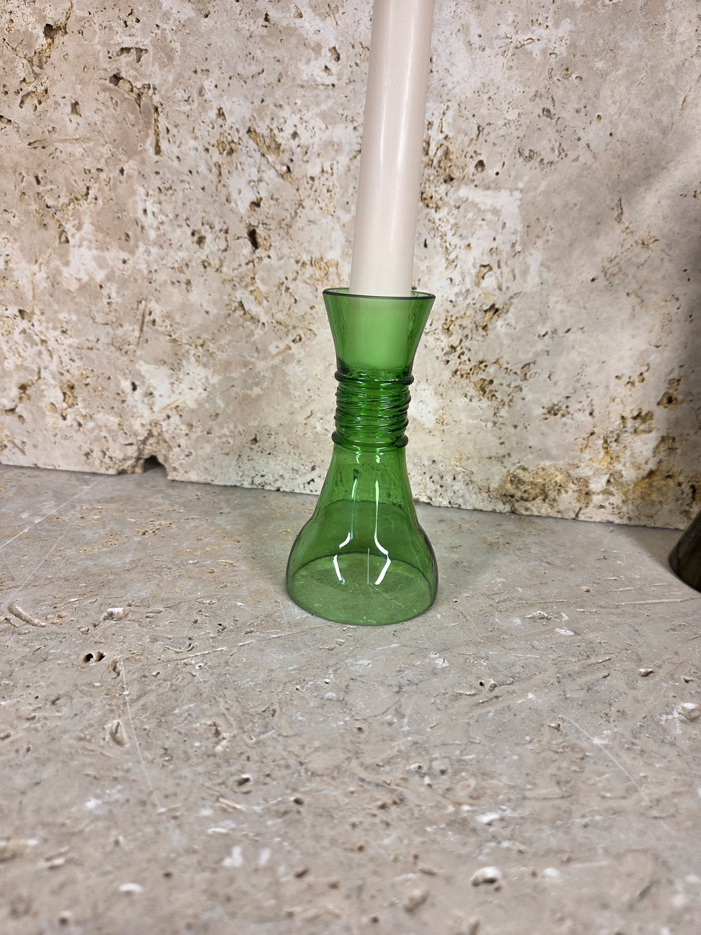 Petit chandelier en bouteille sucyclée