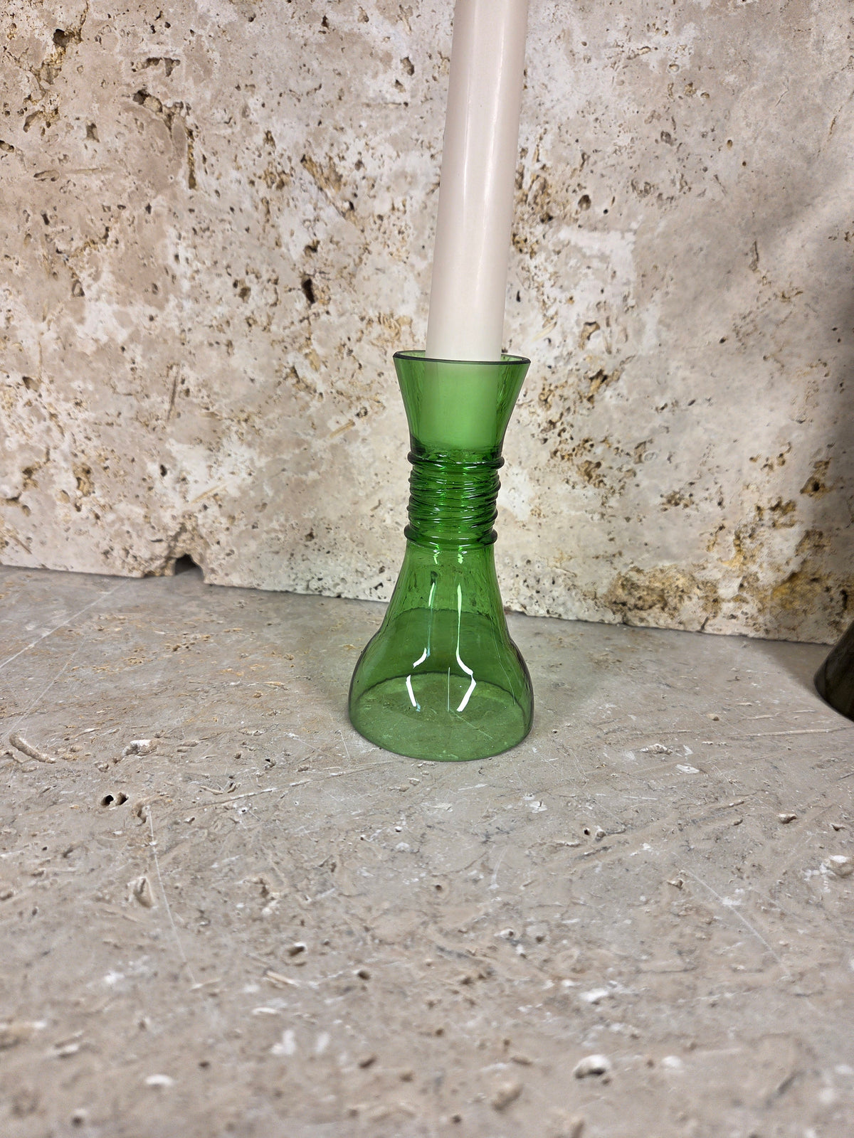 Petit chandelier en bouteille sucyclée