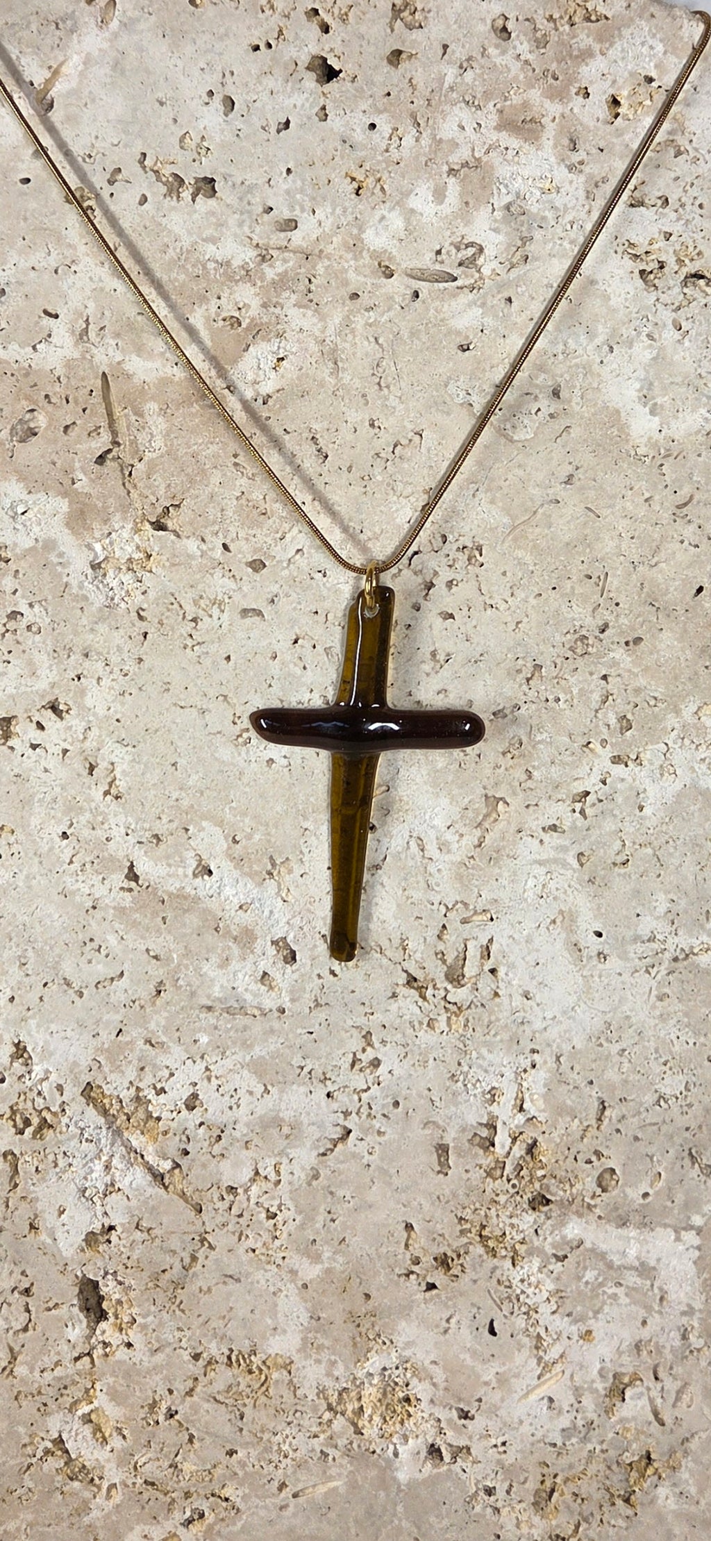 Pendentif croix en verre de bouteille