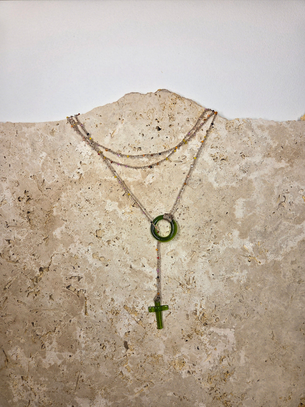 Collier crocheté à la main - Croix en verre de bouteille recyclé ♻️