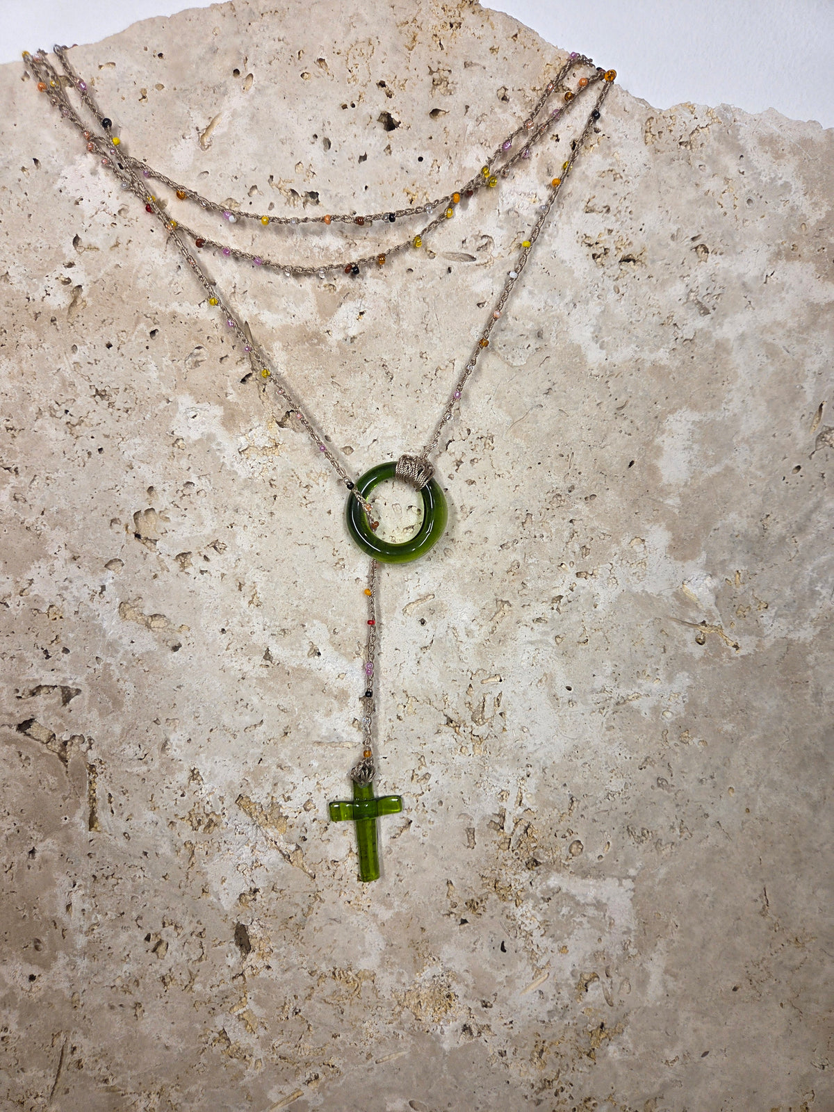 Collier crocheté à la main - Croix en verre de bouteille recyclé ♻️