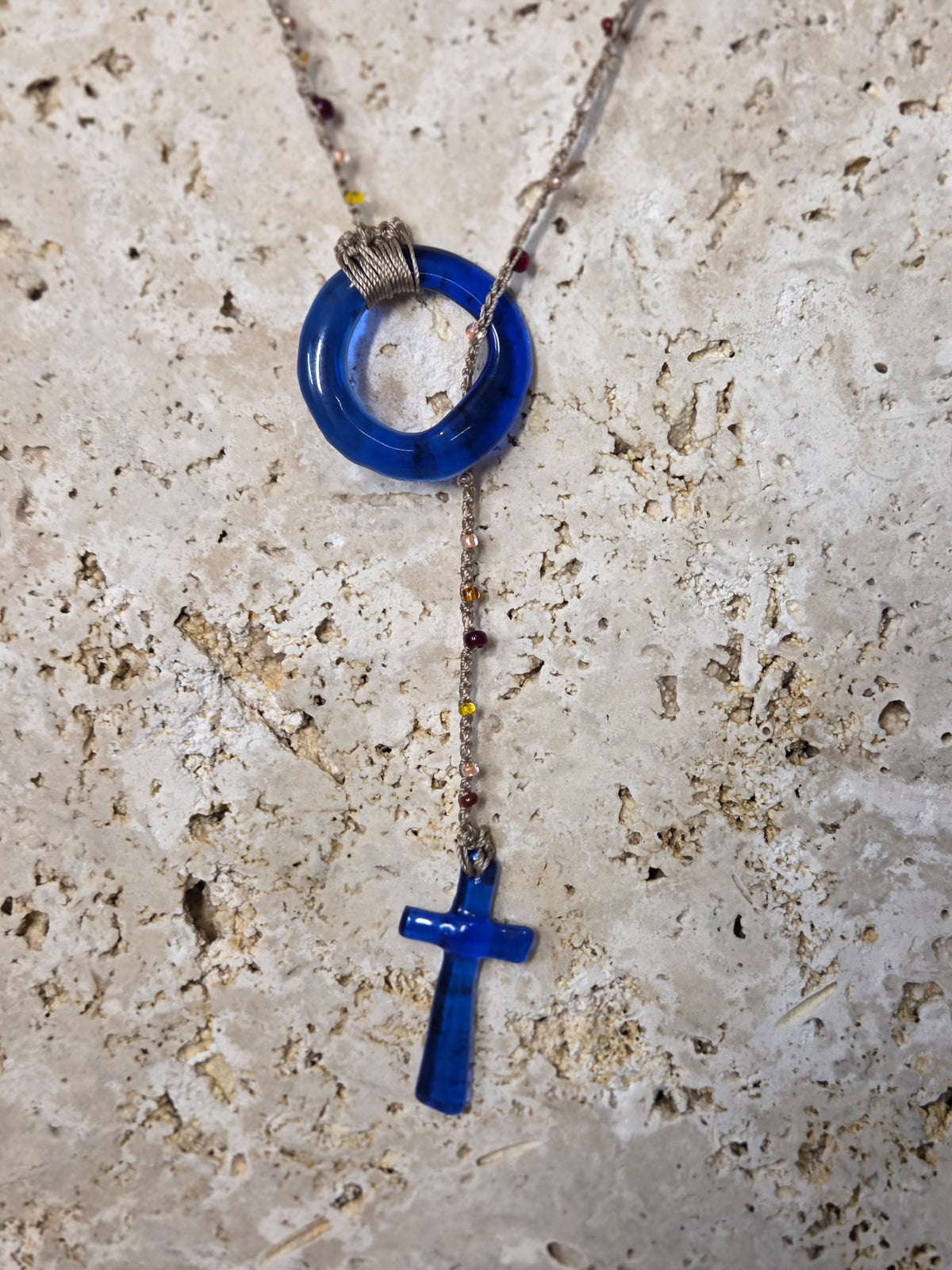 Collier en verre recyclé