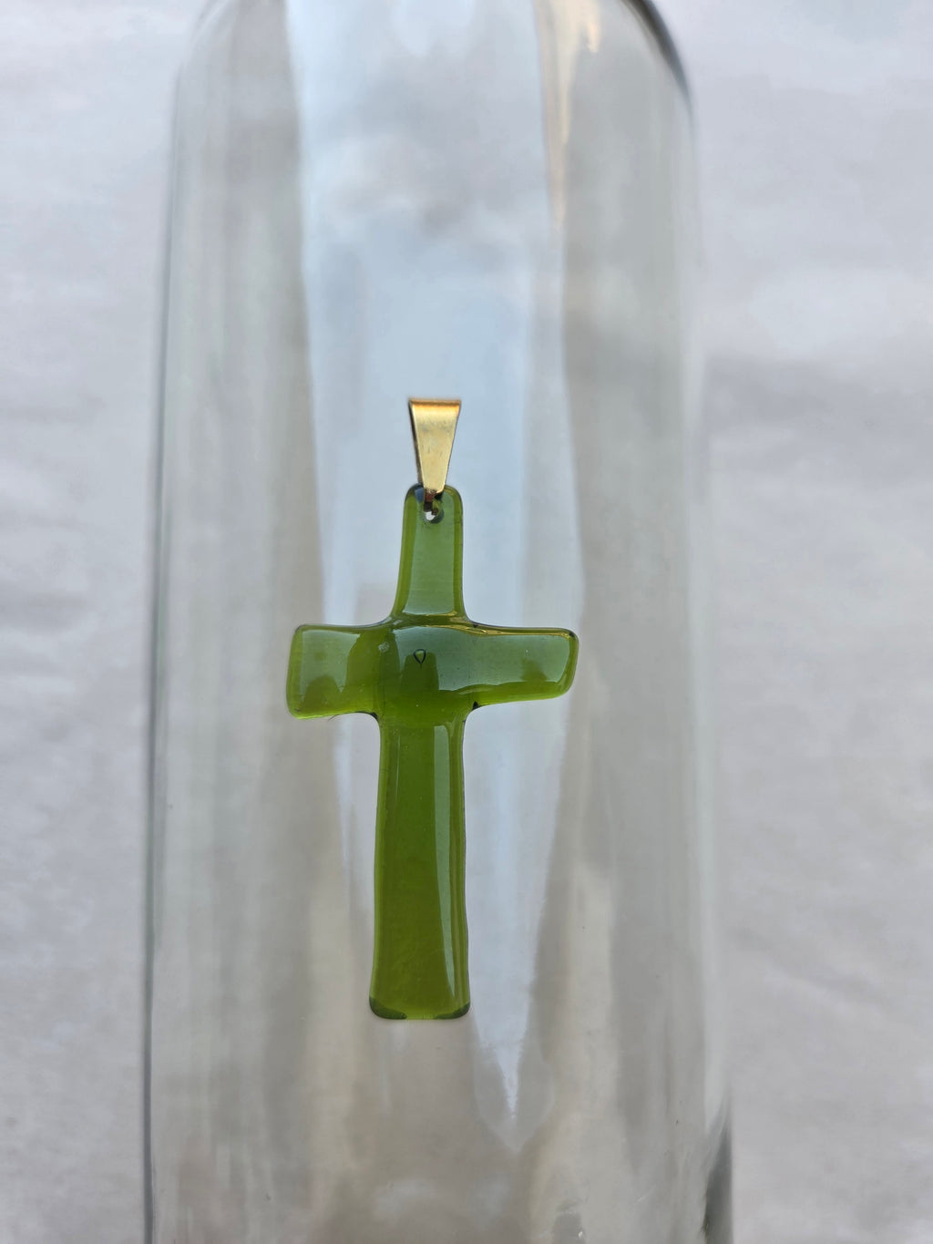 Pendentif Croix – Verre de bouteille revalorisé en Corse